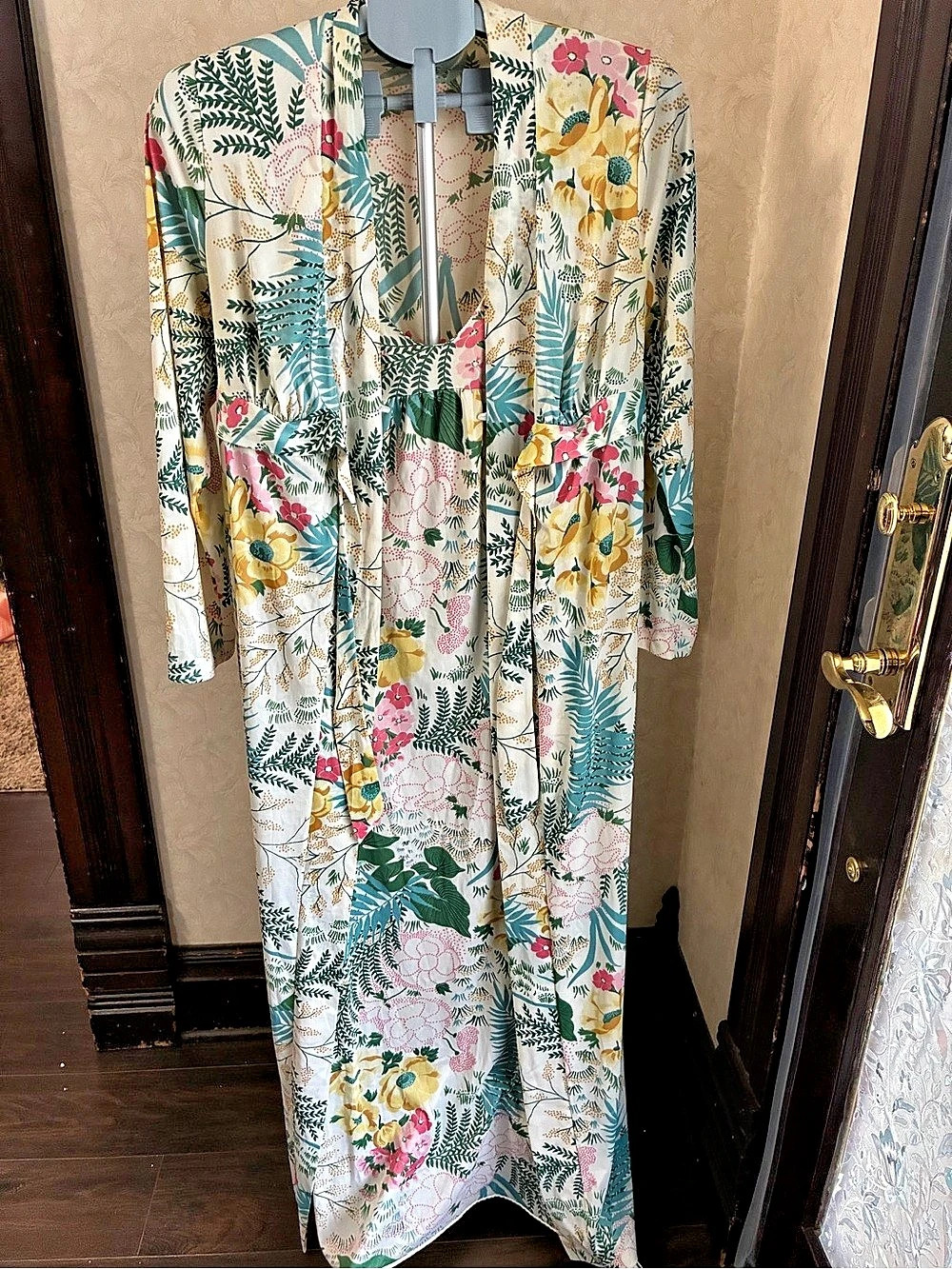 Vassarette Floral Nightgown Set Size 36 Like New